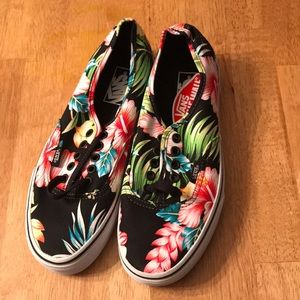 Van shoes size men’s 7.0 / women’s 8.5